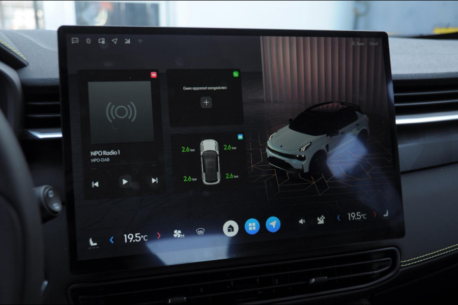 Lynk & Co 01 276PK Automaat Core / Adaptieve cruise control / Stoel - en stuurwielverwarming / Parkeersensoren / Achteruitrijcamera / Apple carplay / Trekhaak / Metallic lak / 19" lichtmetalen velgen