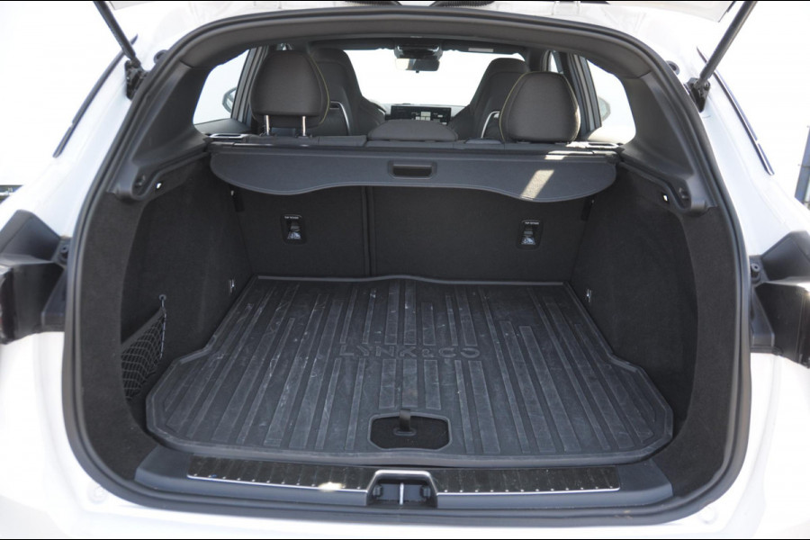 Lynk & Co 01 276PK Automaat Core / Adaptieve cruise control / Stoel - en stuurwielverwarming / Parkeersensoren / Achteruitrijcamera / Apple carplay / Trekhaak / Metallic lak / 19" lichtmetalen velgen