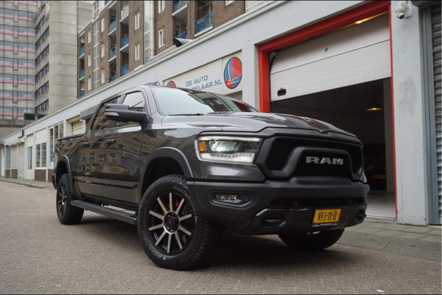 Dodge Ram 1500 5.7 V8 4x4 Crew Cab Rebel Sport | Luchtvering PANO -dak | Black Line | Off Road | Groot Navi | Apple CarPlay | Keyless | 20inch | Harman Kardon | Full LED | LPG onderbouw | excl BTW 3/2026 beurt + 4x Banden