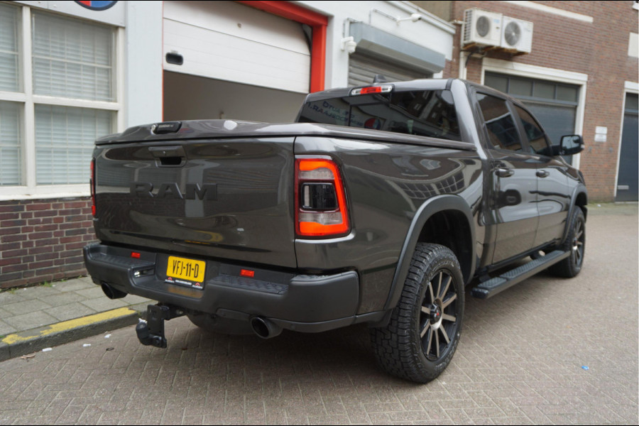Dodge Ram 1500 5.7 V8 4x4 Crew Cab Rebel Sport | Luchtvering PANO -dak | Black Line | Off Road | Groot Navi | Apple CarPlay | Keyless | 20inch | Harman Kardon | Full LED | LPG onderbouw | excl BTW 3/2026 beurt + 4x Banden
