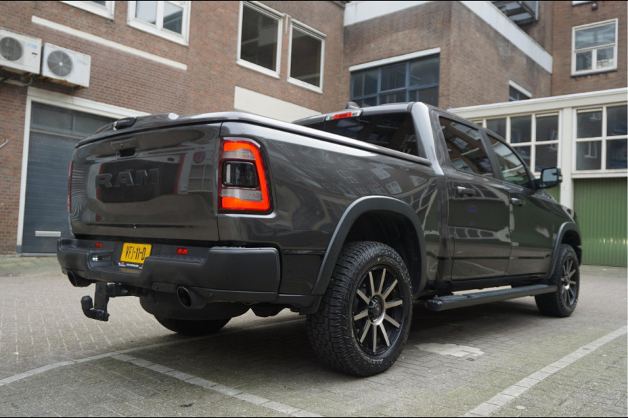 Dodge Ram 1500 5.7 V8 4x4 Crew Cab Rebel Sport | Luchtvering PANO -dak | Black Line | Off Road | Groot Navi | Apple CarPlay | Keyless | 20inch | Harman Kardon | Full LED | LPG onderbouw | excl BTW 3/2026 beurt + 4x Banden