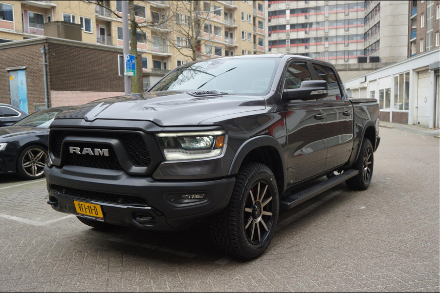 Dodge Ram 1500 5.7 V8 4x4 Crew Cab Rebel Sport | Luchtvering PANO -dak | Black Line | Off Road | Groot Navi | Apple CarPlay | Keyless | 20inch | Harman Kardon | Full LED | LPG onderbouw | excl BTW 3/2026 beurt + 4x Banden