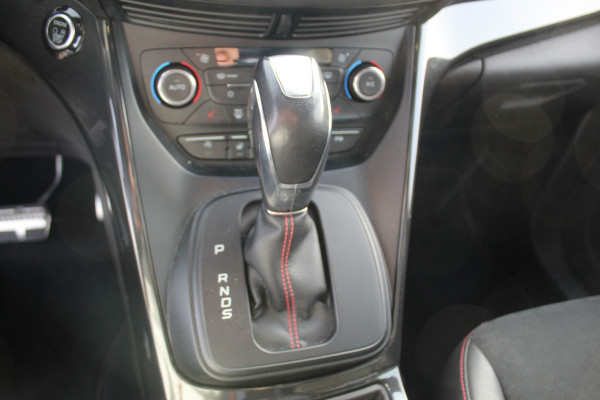 Ford Kuga 1.5 EcoBoost ST Line , 180pk , AWD , 1800kg Trekgewicht Climate control , Navigatie , Camera , Trekhaak Panorama/schuif kantel dak , Dealeronderhouden