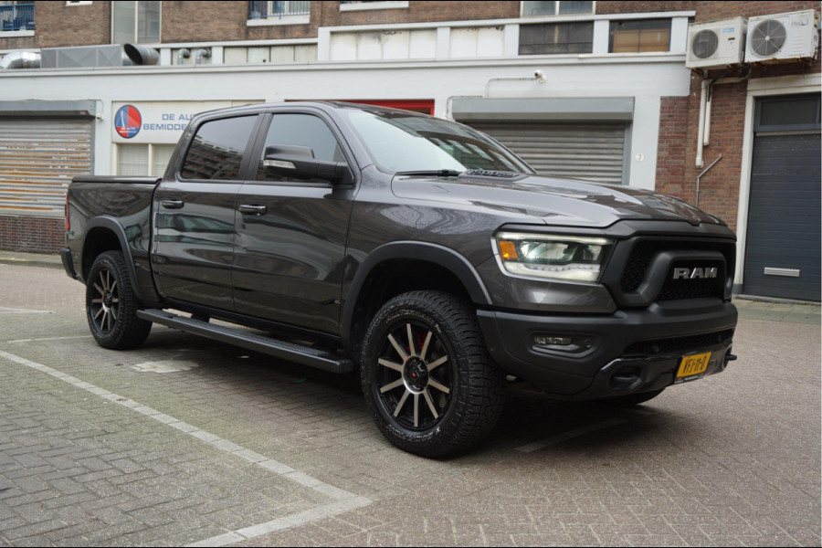 Dodge Ram 1500 5.7 V8 4x4 Crew Cab Rebel Sport | Luchtvering PANO -dak | Black Line | Off Road | Groot Navi | Apple CarPlay | Keyless | 20inch | Harman Kardon | Full LED | LPG onderbouw | excl BTW 3/2026 beurt + 4x Banden