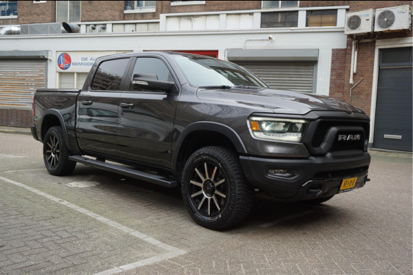 Dodge Ram 1500 5.7 V8 4x4 Crew Cab Rebel Sport | Luchtvering PANO -dak | Black Line | Off Road | Groot Navi | Apple CarPlay | Keyless | 20inch | Harman Kardon | Full LED | LPG onderbouw | excl BTW 3/2026 beurt + 4x Banden