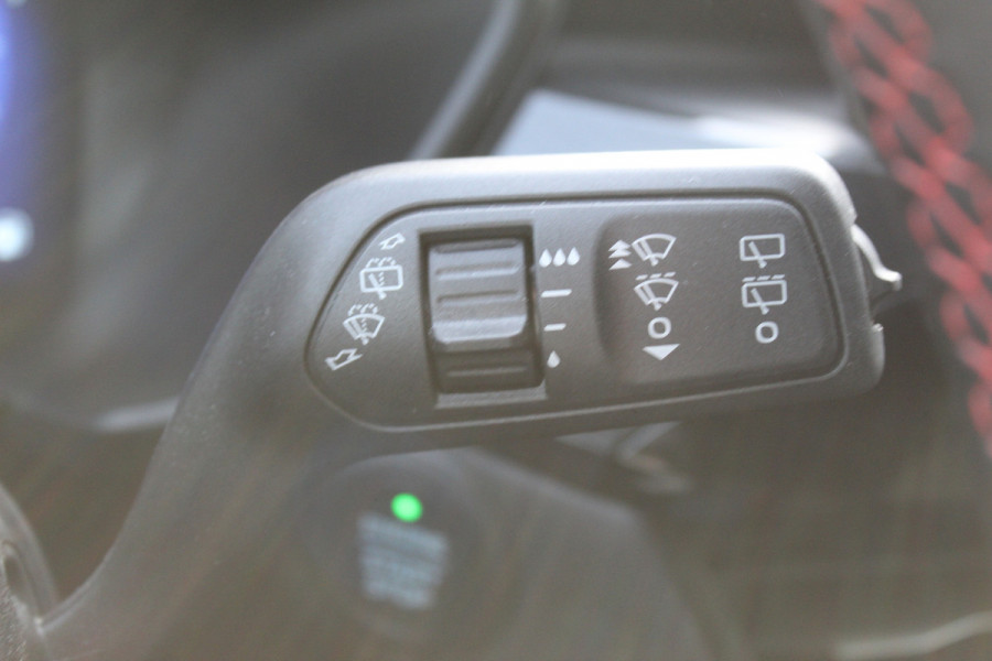 Ford Kuga 2.5-225pk Plug-in Hybrid ST-Line X. Hybride rijden voor een reële prijs ! Adaptive Cruise Control, Stoel-, achterbank, stuur- en voorraamverwarming, autm. airco dual, camera v+a, elektr. achterklep, side- en lane assist etc.