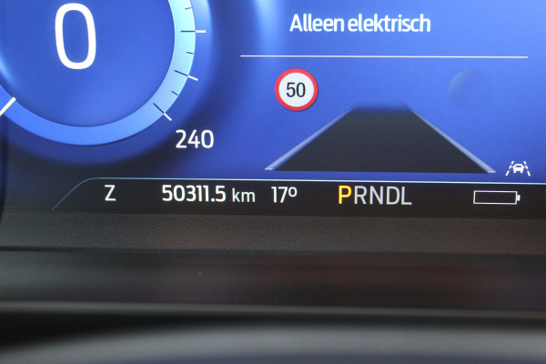 Ford Kuga 2.5-225pk Plug-in Hybrid ST-Line X. Hybride rijden voor een reële prijs ! Adaptive Cruise Control, Stoel-, achterbank, stuur- en voorraamverwarming, autm. airco dual, camera v+a, elektr. achterklep, side- en lane assist etc.