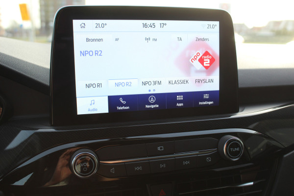 Ford Kuga 2.5-225pk Plug-in Hybrid ST-Line X. Hybride rijden voor een reële prijs ! Adaptive Cruise Control, Stoel-, achterbank, stuur- en voorraamverwarming, autm. airco dual, camera v+a, elektr. achterklep, side- en lane assist etc.