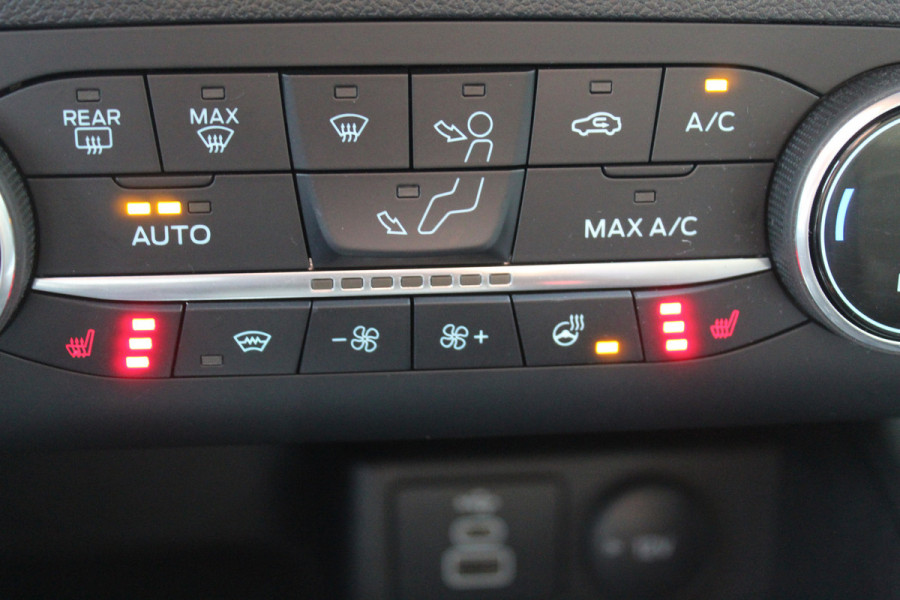 Ford Kuga 2.5-225pk Plug-in Hybrid ST-Line X. Hybride rijden voor een reële prijs ! Adaptive Cruise Control, Stoel-, achterbank, stuur- en voorraamverwarming, autm. airco dual, camera v+a, elektr. achterklep, side- en lane assist etc.