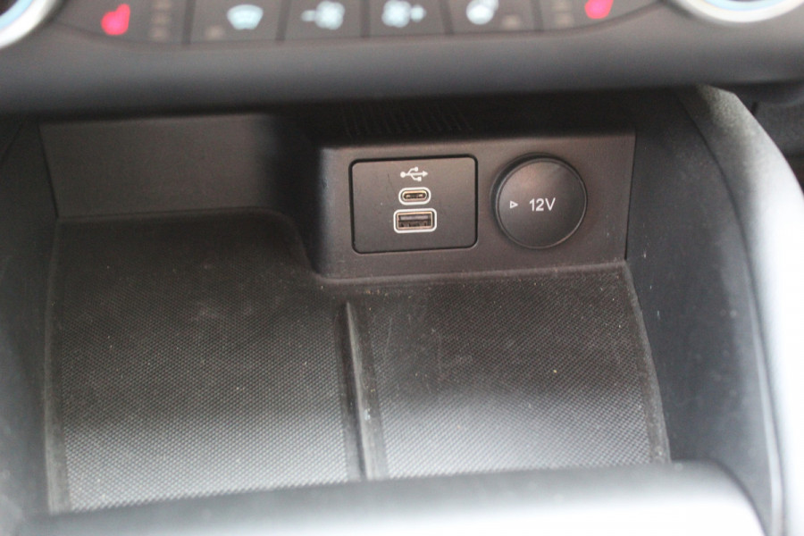 Ford Kuga 2.5-225pk Plug-in Hybrid ST-Line X. Hybride rijden voor een reële prijs ! Adaptive Cruise Control, Stoel-, achterbank, stuur- en voorraamverwarming, autm. airco dual, camera v+a, elektr. achterklep, side- en lane assist etc.