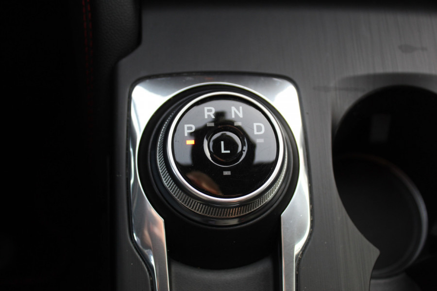 Ford Kuga 2.5-225pk Plug-in Hybrid ST-Line X. Hybride rijden voor een reële prijs ! Adaptive Cruise Control, Stoel-, achterbank, stuur- en voorraamverwarming, autm. airco dual, camera v+a, elektr. achterklep, side- en lane assist etc.