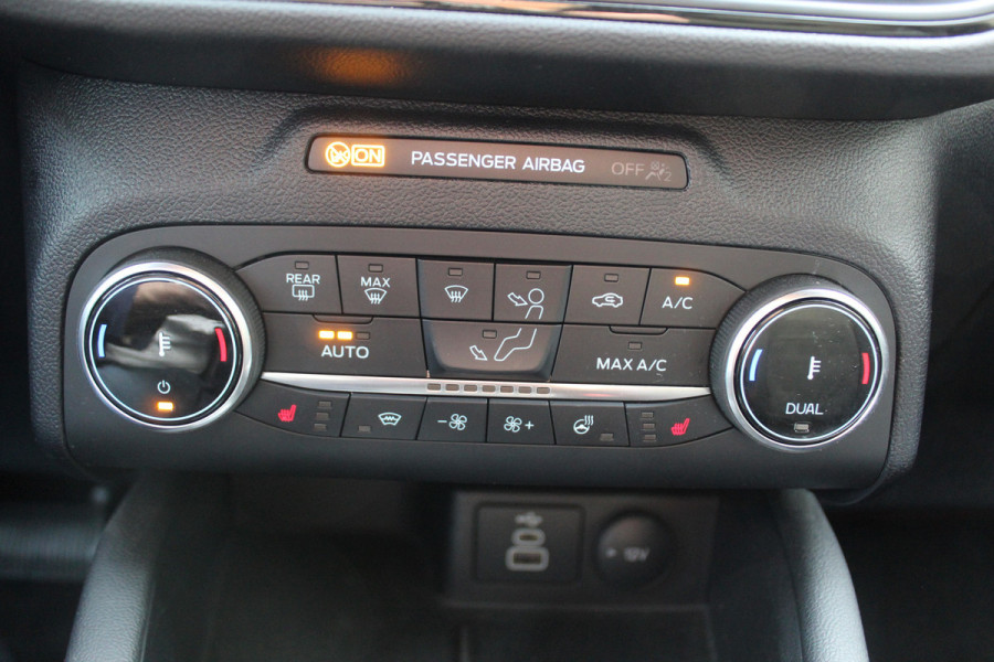 Ford Kuga 2.5-225pk Plug-in Hybrid ST-Line X. Hybride rijden voor een reële prijs ! Adaptive Cruise Control, Stoel-, achterbank, stuur- en voorraamverwarming, autm. airco dual, camera v+a, elektr. achterklep, side- en lane assist etc.