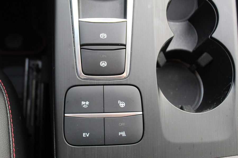 Ford Kuga 2.5-225pk Plug-in Hybrid ST-Line X. Hybride rijden voor een reële prijs ! Adaptive Cruise Control, Stoel-, achterbank, stuur- en voorraamverwarming, autm. airco dual, camera v+a, elektr. achterklep, side- en lane assist etc.