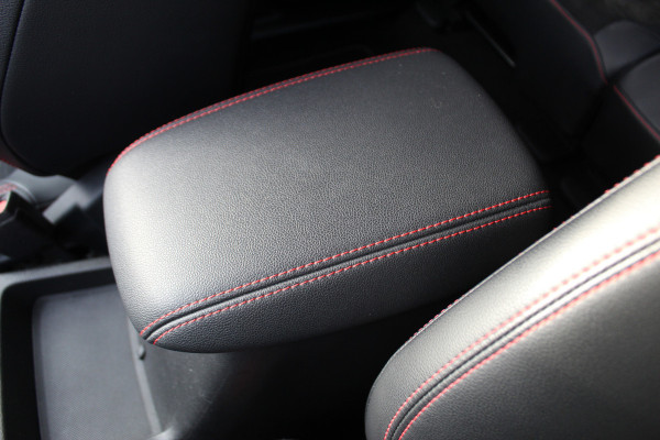 Ford Kuga 2.5-225pk Plug-in Hybrid ST-Line X. Hybride rijden voor een reële prijs ! Adaptive Cruise Control, Stoel-, achterbank, stuur- en voorraamverwarming, autm. airco dual, camera v+a, elektr. achterklep, side- en lane assist etc.