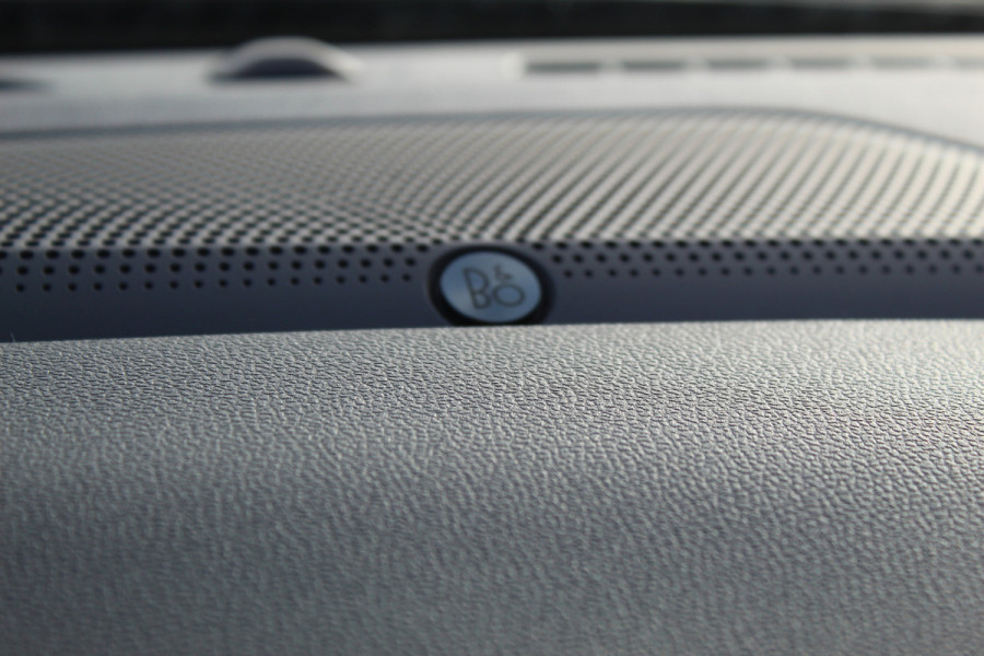 Ford Kuga 2.5-225pk Plug-in Hybrid ST-Line X. Hybride rijden voor een reële prijs ! Adaptive Cruise Control, Stoel-, achterbank, stuur- en voorraamverwarming, autm. airco dual, camera v+a, elektr. achterklep, side- en lane assist etc.