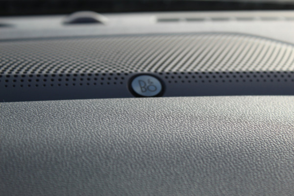 Ford Kuga 2.5-225pk Plug-in Hybrid ST-Line X. Hybride rijden voor een reële prijs ! Adaptive Cruise Control, Stoel-, achterbank, stuur- en voorraamverwarming, autm. airco dual, camera v+a, elektr. achterklep, side- en lane assist etc.