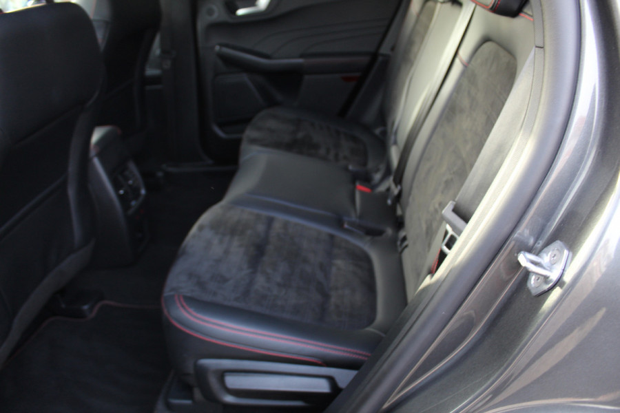 Ford Kuga 2.5-225pk Plug-in Hybrid ST-Line X. Hybride rijden voor een reële prijs ! Adaptive Cruise Control, Stoel-, achterbank, stuur- en voorraamverwarming, autm. airco dual, camera v+a, elektr. achterklep, side- en lane assist etc.