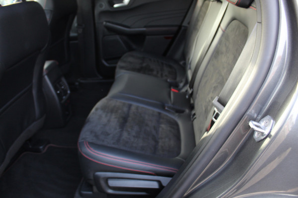 Ford Kuga 2.5-225pk Plug-in Hybrid ST-Line X. Hybride rijden voor een reële prijs ! Adaptive Cruise Control, Stoel-, achterbank, stuur- en voorraamverwarming, autm. airco dual, camera v+a, elektr. achterklep, side- en lane assist etc.