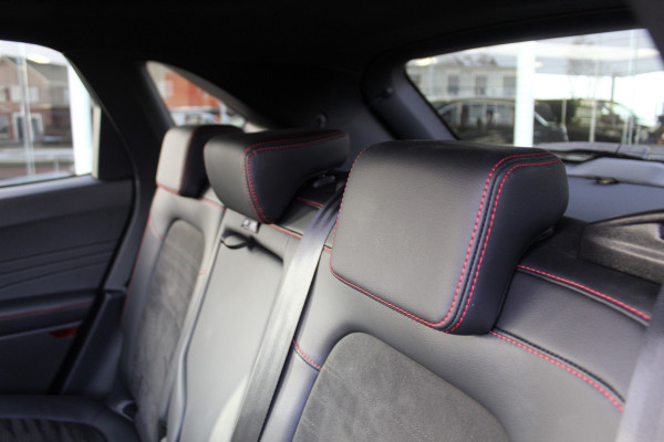 Ford Kuga 2.5-225pk Plug-in Hybrid ST-Line X. Hybride rijden voor een reële prijs ! Adaptive Cruise Control, Stoel-, achterbank, stuur- en voorraamverwarming, autm. airco dual, camera v+a, elektr. achterklep, side- en lane assist etc.