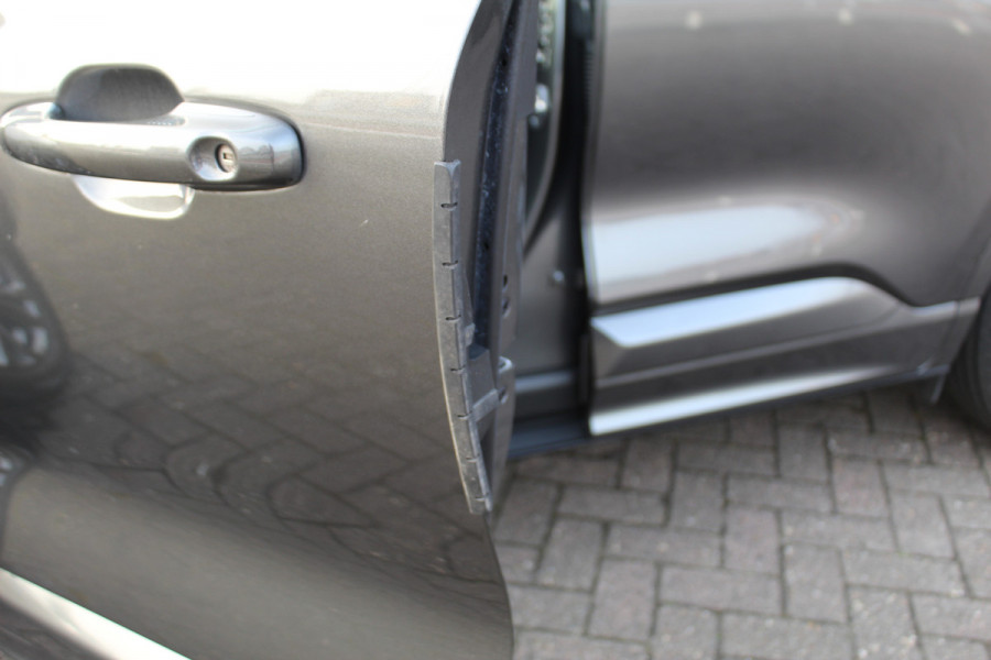 Ford Kuga 2.5-225pk Plug-in Hybrid ST-Line X. Hybride rijden voor een reële prijs ! Adaptive Cruise Control, Stoel-, achterbank, stuur- en voorraamverwarming, autm. airco dual, camera v+a, elektr. achterklep, side- en lane assist etc.