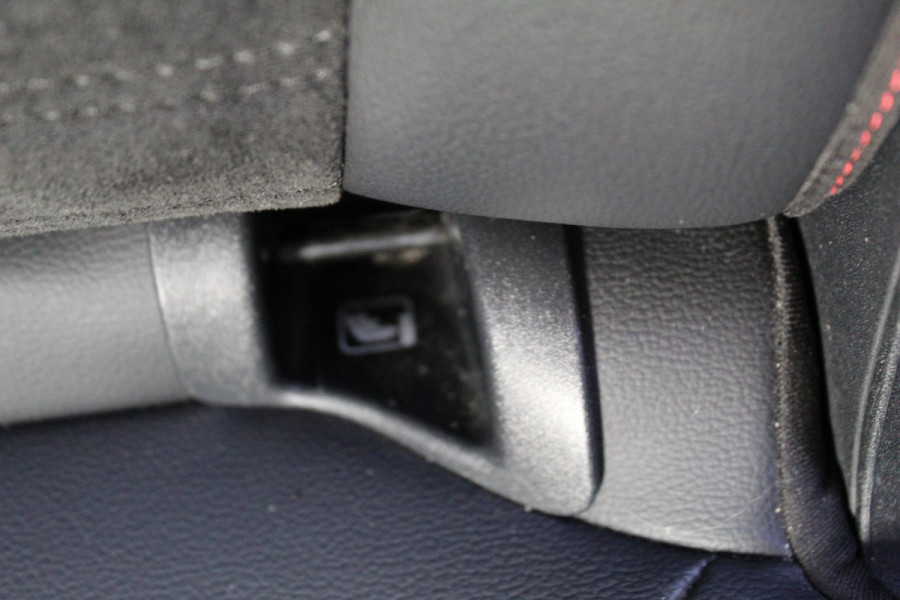 Ford Kuga 2.5-225pk Plug-in Hybrid ST-Line X. Hybride rijden voor een reële prijs ! Adaptive Cruise Control, Stoel-, achterbank, stuur- en voorraamverwarming, autm. airco dual, camera v+a, elektr. achterklep, side- en lane assist etc.