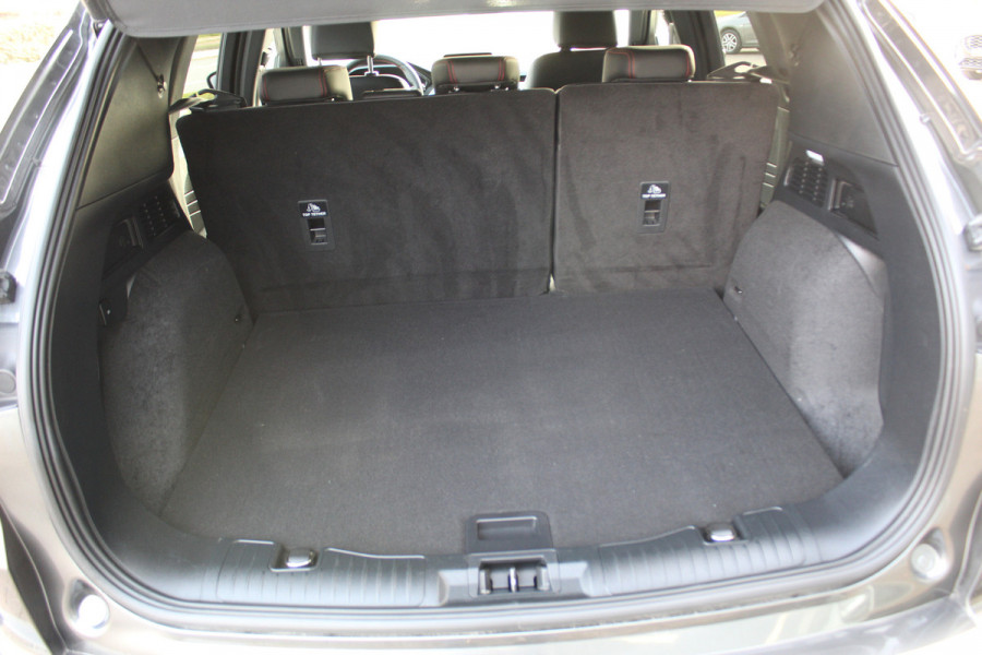 Ford Kuga 2.5-225pk Plug-in Hybrid ST-Line X. Hybride rijden voor een reële prijs ! Adaptive Cruise Control, Stoel-, achterbank, stuur- en voorraamverwarming, autm. airco dual, camera v+a, elektr. achterklep, side- en lane assist etc.