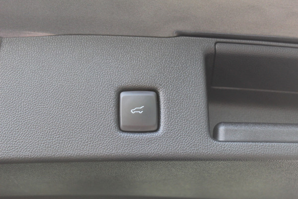 Ford Kuga 2.5-225pk Plug-in Hybrid ST-Line X. Hybride rijden voor een reële prijs ! Adaptive Cruise Control, Stoel-, achterbank, stuur- en voorraamverwarming, autm. airco dual, camera v+a, elektr. achterklep, side- en lane assist etc.