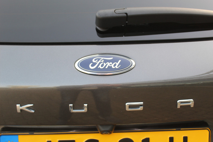Ford Kuga 2.5-225pk Plug-in Hybrid ST-Line X. Hybride rijden voor een reële prijs ! Adaptive Cruise Control, Stoel-, achterbank, stuur- en voorraamverwarming, autm. airco dual, camera v+a, elektr. achterklep, side- en lane assist etc.