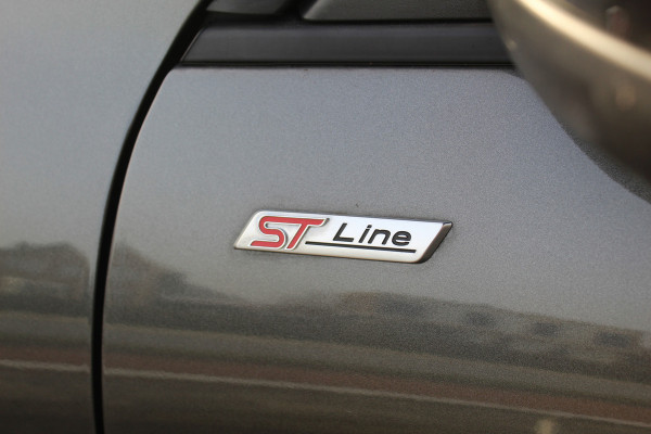 Ford Kuga 2.5-225pk Plug-in Hybrid ST-Line X. Hybride rijden voor een reële prijs ! Adaptive Cruise Control, Stoel-, achterbank, stuur- en voorraamverwarming, autm. airco dual, camera v+a, elektr. achterklep, side- en lane assist etc.