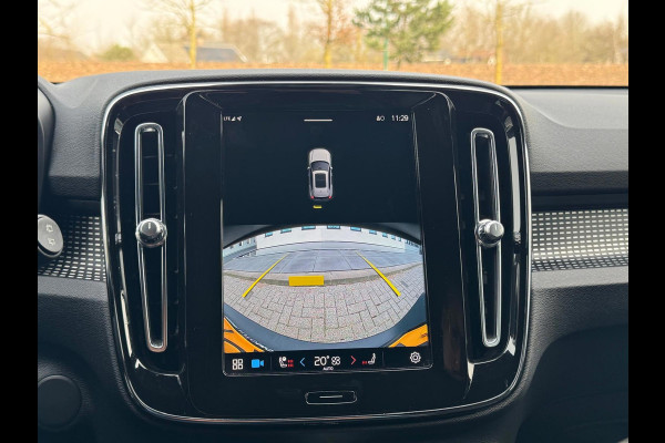 Volvo XC40 Recharge P8 AWD 408 pk R-Design, afneembare trekhaak, stoelverwarming, 1 e eigenaar, NL auto met nap