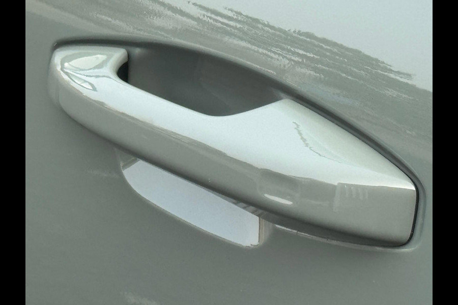 Volvo XC40 Recharge P8 AWD 408 pk R-Design, afneembare trekhaak, stoelverwarming, 1 e eigenaar, NL auto met nap