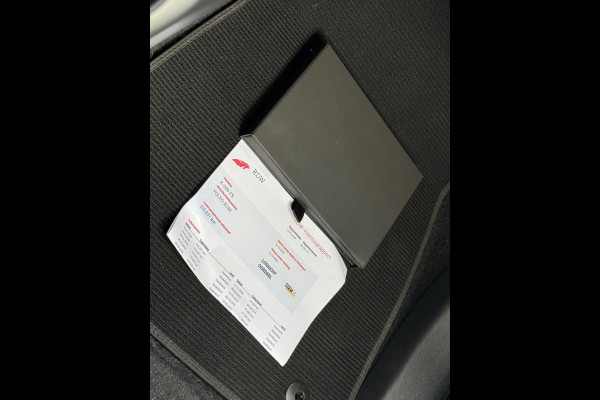 Volvo XC40 Recharge P8 AWD 408 pk R-Design, afneembare trekhaak, stoelverwarming, 1 e eigenaar, NL auto met nap