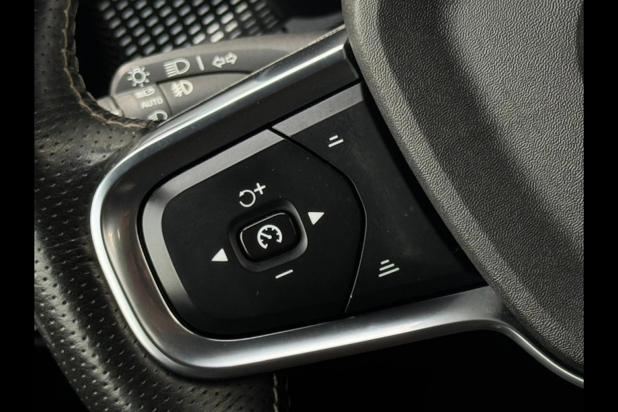 Volvo XC40 Recharge P8 AWD 408 pk R-Design, afneembare trekhaak, stoelverwarming, 1 e eigenaar, NL auto met nap