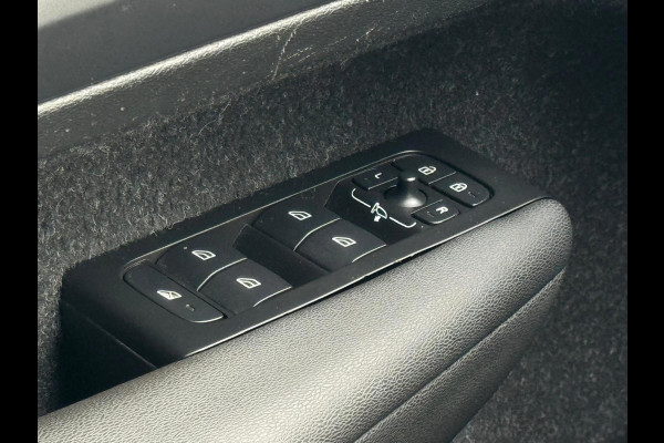 Volvo XC40 Recharge P8 AWD 408 pk R-Design, afneembare trekhaak, stoelverwarming, 1 e eigenaar, NL auto met nap