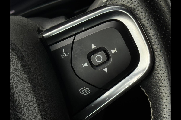 Volvo XC40 Recharge P8 AWD 408 pk R-Design, afneembare trekhaak, stoelverwarming, 1 e eigenaar, NL auto met nap