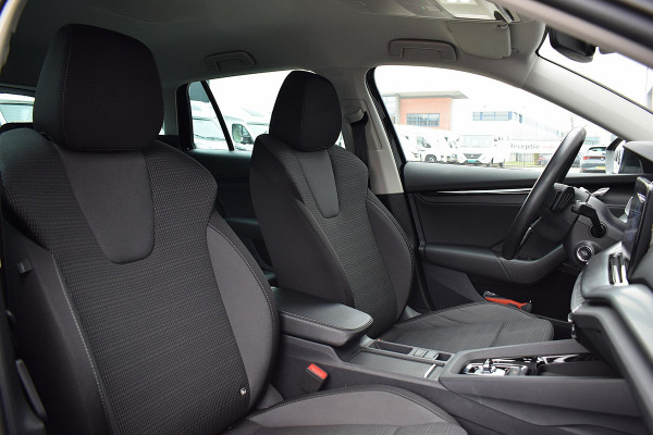 Škoda Octavia Combi 1.0 e-TSI Business Edition | Apple CarPlay | Stoelverw. | Camera | Sportstoelen