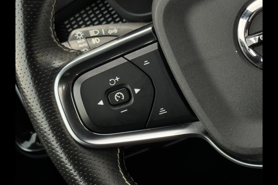 Volvo XC40 Recharge P8 AWD 408 pkR-Design, afneembare trekhaak, achteruitrijcamera, stoelverwarming, 1 e eigenaar, NL auto met nap