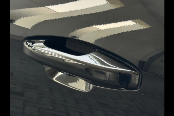 Volvo XC40 Recharge P8 AWD 408 pkR-Design, afneembare trekhaak, achteruitrijcamera, stoelverwarming, 1 e eigenaar, NL auto met nap