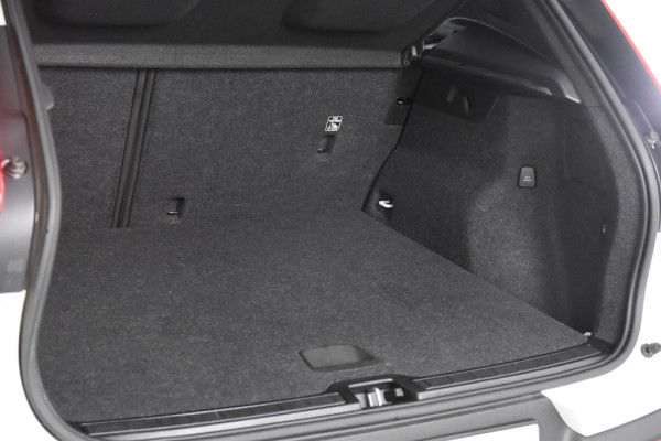 Volvo XC40 1.5 T2 Momentum *1ste Eigenaar*Navigatie*Parkassist*Trekhaak*