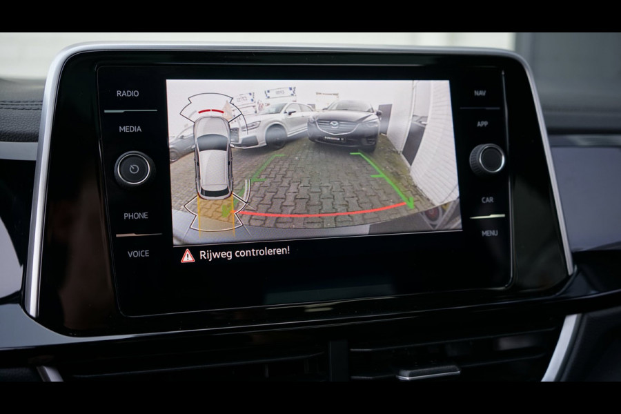 Volkswagen T-Roc 1.5 TSI R-Line AUTOMAAT-ACC-CAMERA-CLIMA-IQ LIGHT-KEYLESS-NAVIGATIE-PANORAMA-STOELVERWARMING