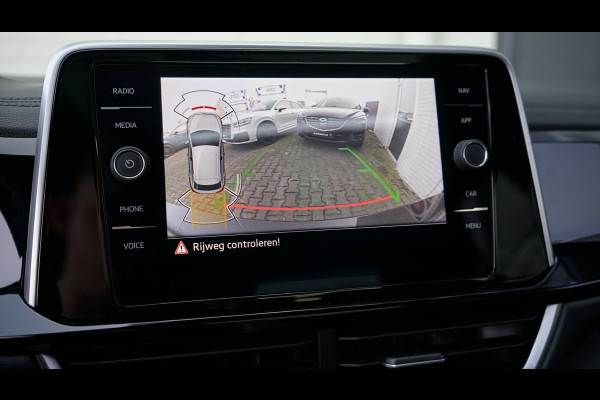 Volkswagen T-Roc 1.5 TSI R-Line AUTOMAAT-ACC-CAMERA-CLIMA-IQ LIGHT-KEYLESS-NAVIGATIE-PANORAMA-STOELVERWARMING