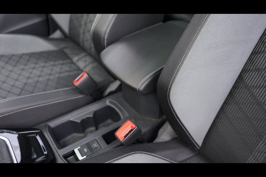 Volkswagen T-Roc 1.5 TSI R-Line AUTOMAAT-ACC-CAMERA-CLIMA-IQ LIGHT-KEYLESS-NAVIGATIE-PANORAMA-STOELVERWARMING