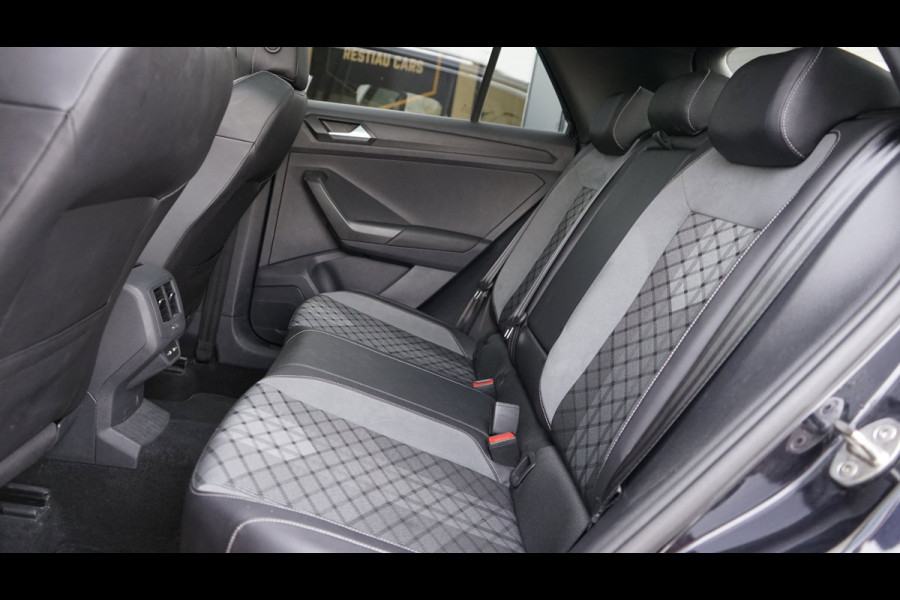 Volkswagen T-Roc 1.5 TSI R-Line AUTOMAAT-ACC-CAMERA-CLIMA-IQ LIGHT-KEYLESS-NAVIGATIE-PANORAMA-STOELVERWARMING