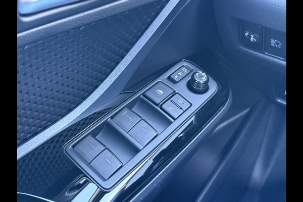 Toyota C-HR 1.8 Hybrid Team D | CarPlay | ACC | Camera | Keyless | 18 inch