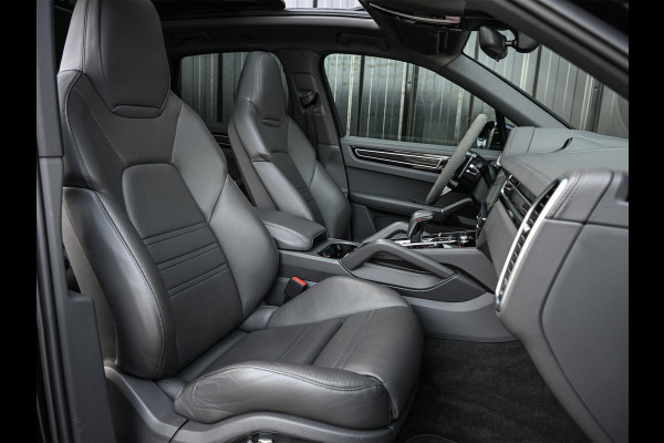 Porsche Cayenne 3.0 E-Hybrid 463PK Sport Design | Panoramadak | Sport-Chrono | Bose Surround System | 18-wegs + memory | Head-Up | Soft Close