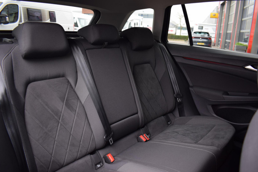 Volkswagen Golf Variant 1.0 eTSI Life Business | Stuur- en Stoelverw. | Sportstoelen | LED | Massage