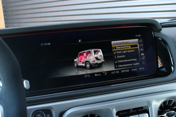 Mercedes-Benz G-Klasse 63 / BURMESTER / INCL. BTW / PANO-DAK / G-MANUFAKTUR / STOELMASSAGE / FULL / DISTRONIC / TREKHAAK / 360 CAM