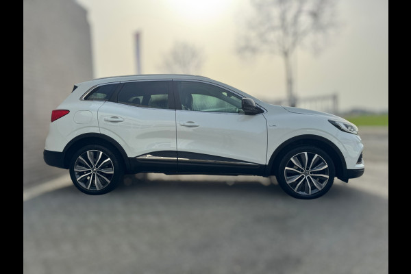 Renault Kadjar 1.3 TCe Intens BOSE / TREKHAAK / STOELVERW. / CARPLAY / CRUISE / CAMERA / PDC / 4-SEIZ B / 19 INCH / ECC / NAVI