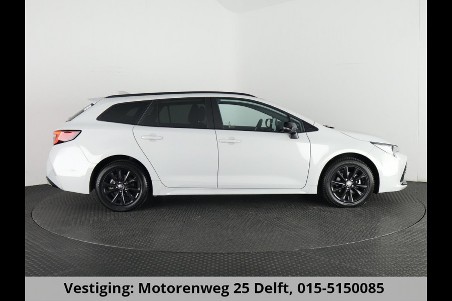 Toyota Corolla Touring Sports Hybrid 140 Business Bi-Tone PAS 25.228 KM!!!! STOEL -EN STUURVERWARMING . CAMERA . APPLE CARPLAY & ANDROID AUTO