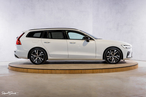 Volvo V60 2.0 T5 R-Design | Zwenkbare trekhaak | Memory | Cruise control | Apple carplay |
